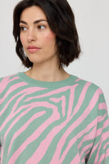 Maren ist 1,75 und trägt Größe S