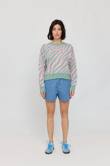 Maren ist 1,75 und trägt Größe S