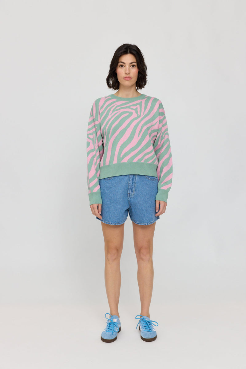 Maren ist 1,75 und trägt Größe S