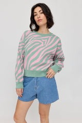 Maren ist 1,75 und trägt Größe S