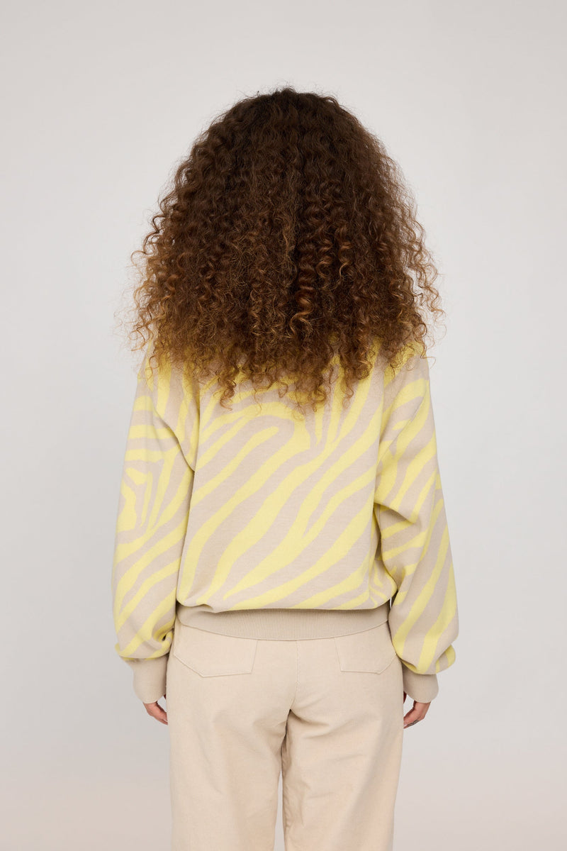 Mandy ist 1,68 und trägt Größe S