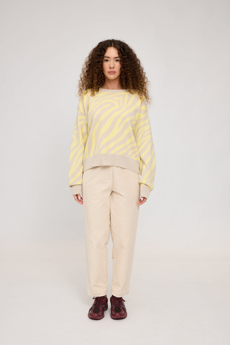 Mandy ist 1,68 und trägt Größe S