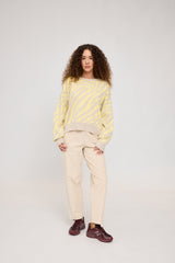 Mandy ist 1,68 und trägt Größe S