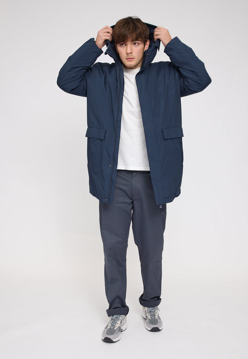 Ben ist 1,85 und trägt Größe L