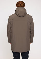 Ben ist 1,85 und trägt Größe L