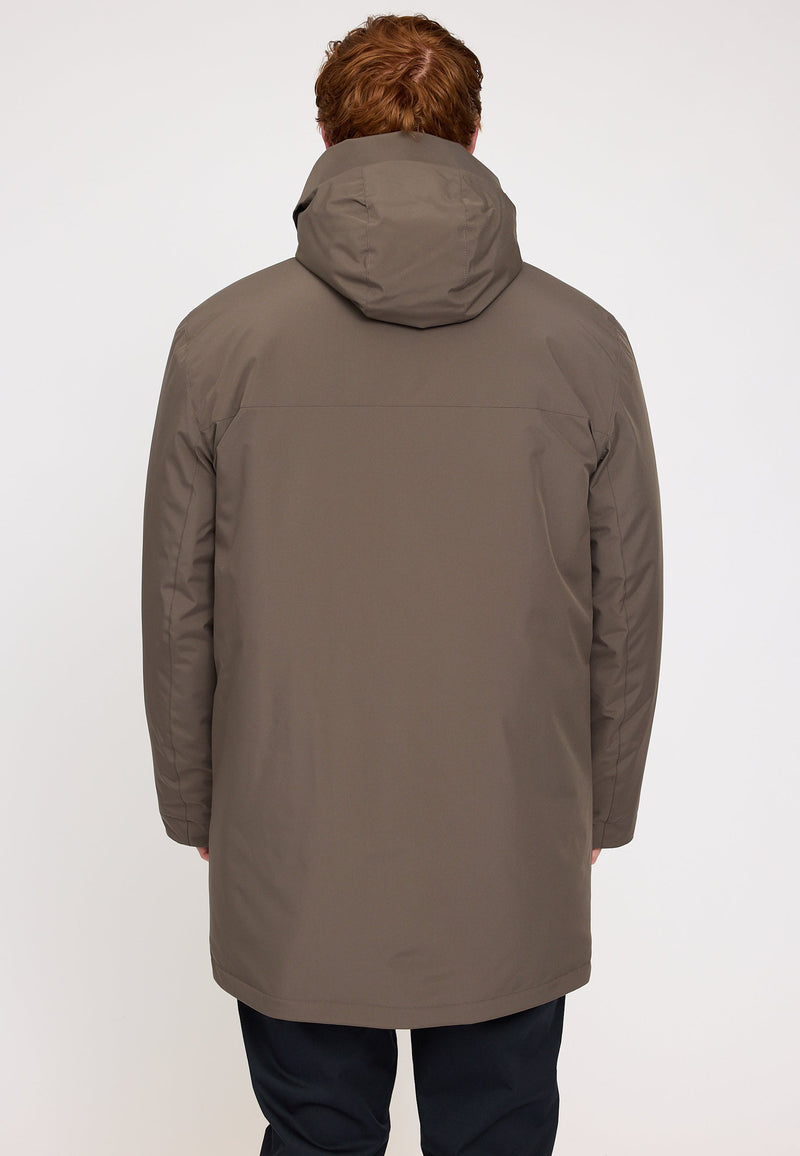 Ben ist 1,85 und trägt Größe L