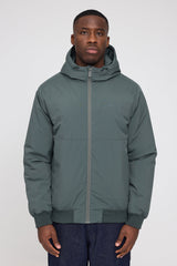 Terence ist 1,90 und trägt Größe L