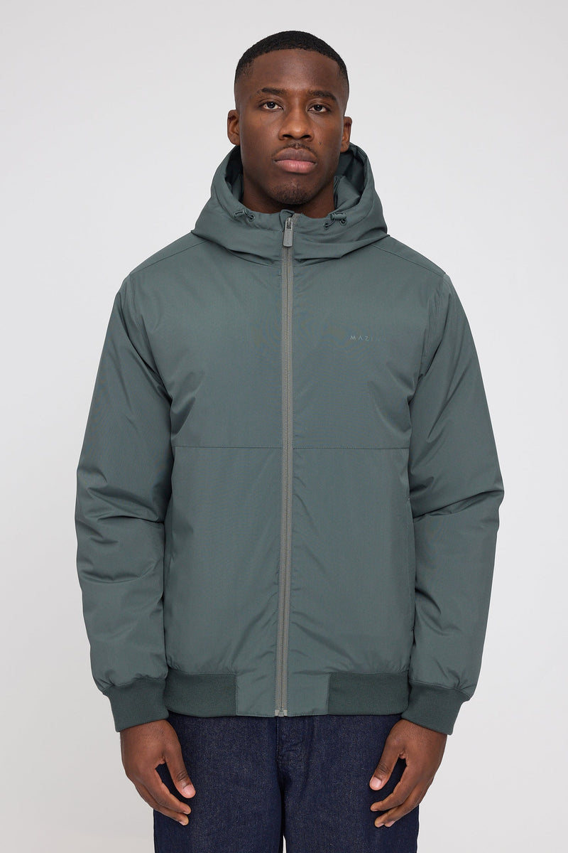 Terence ist 1,90 und trägt Größe L