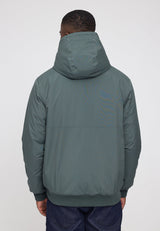 Terence ist 1,90 und trägt Größe L