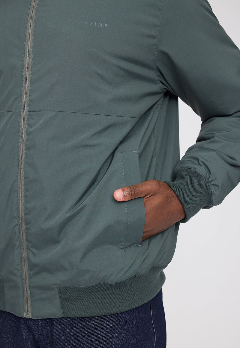 Terence ist 1,90 und trägt Größe L