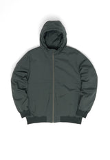 Ben ist 1,85 und trägt Größe L