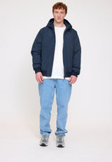 Terence ist 1,90 und trägt Größe L