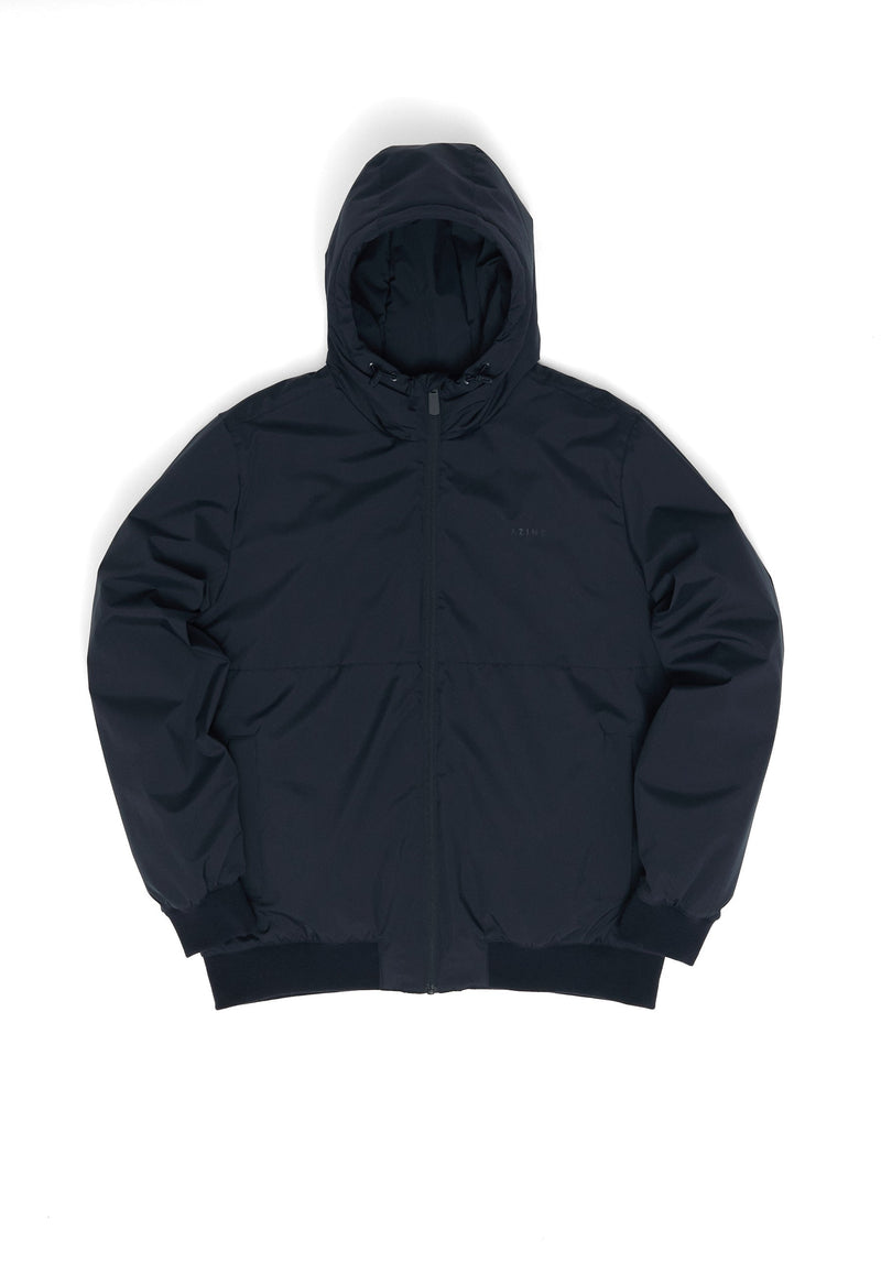 Terence ist 1,90 und trägt Größe L