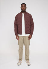 Terence ist 1,90 und trägt Größe L