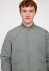 Ben ist 1,85 und trägt Größe L