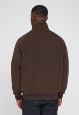 Terence ist 1,90 und trägt Größe L