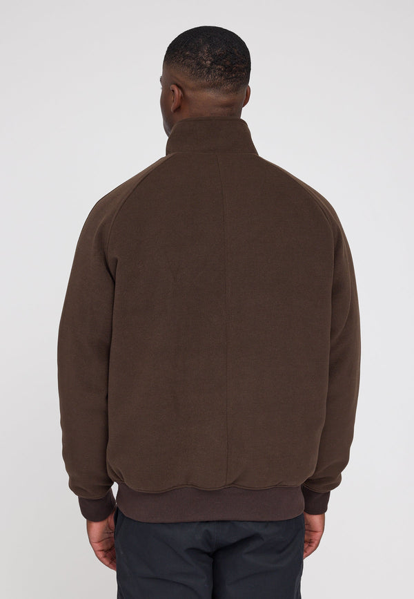 Terence ist 1,90 und trägt Größe L