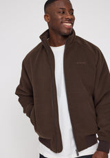 Terence ist 1,90 und trägt Größe L