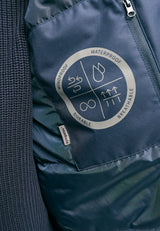 Dominik ist 1.91m und trägt Größe L