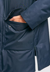 Dominik ist 1.91m und trägt Größe L