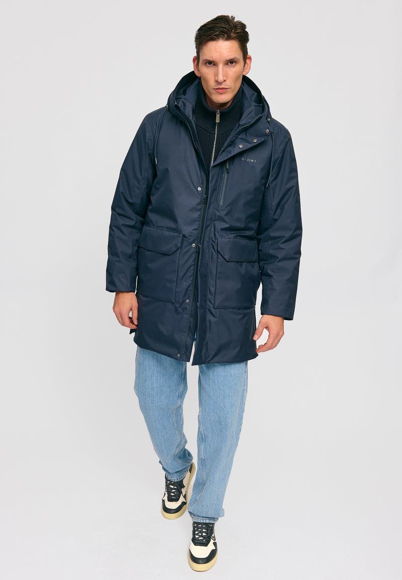 Dominik ist 1.91m und trägt Größe L