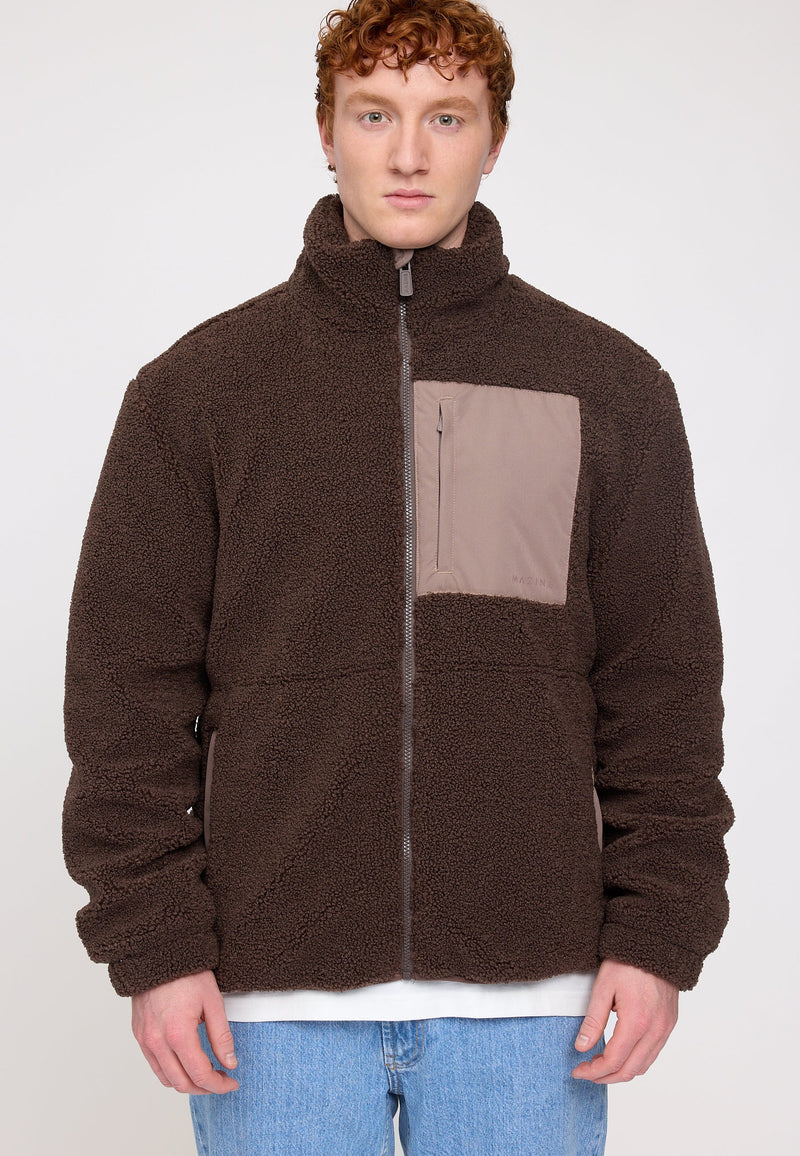 Ben ist 1,85 und trägt Größe L