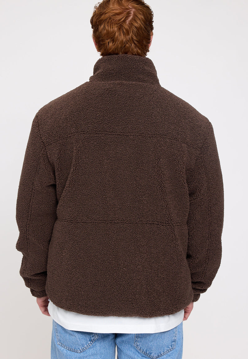 Ben ist 1,85 und trägt Größe L