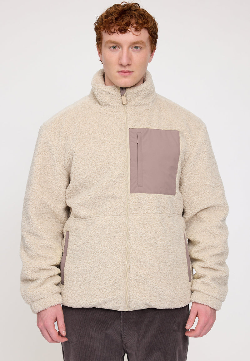 Ben ist 1,85 und trägt Größe L