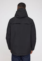 Terence ist 1,90 und trägt Größe L