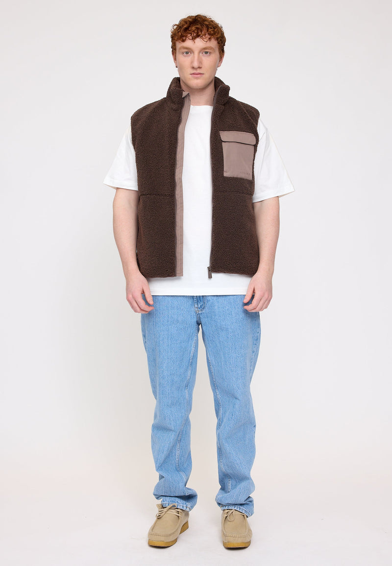 Ben ist 1,85 und trägt Größe L