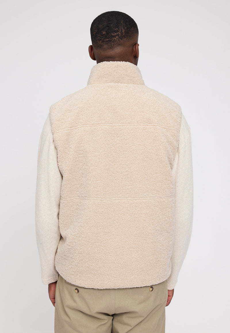 Terence ist 1,90 und trägt Größe L