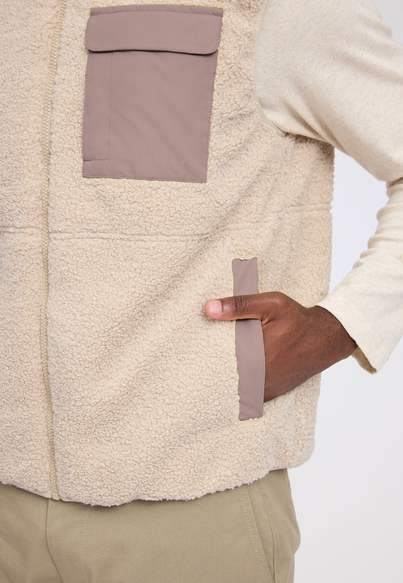 Terence ist 1,90 und trägt Größe L