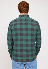 Ben ist 1,85 und trägt Größe L