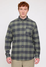 Ben ist 1,85 und trägt Größe L