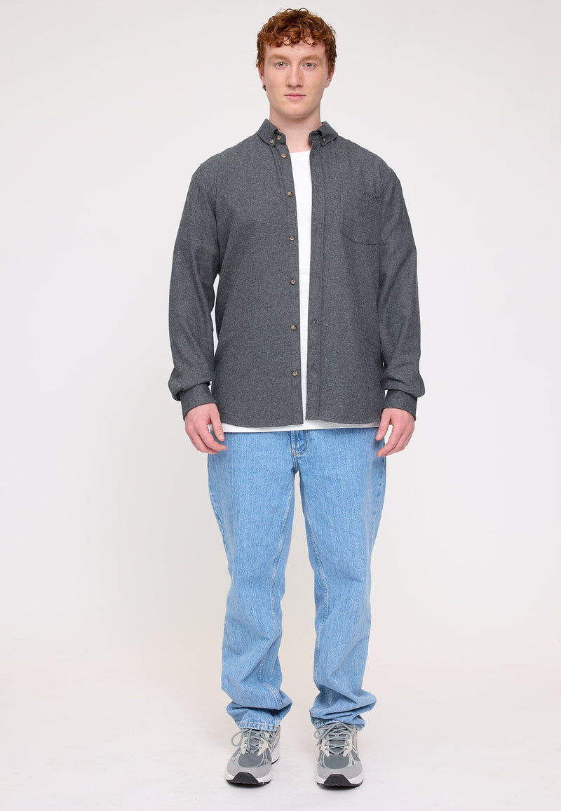 Ben ist 1,85 und trägt Größe L