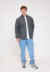 Ben ist 1,85 und trägt Größe L