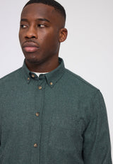 Terence ist 1,90 und trägt Größe L