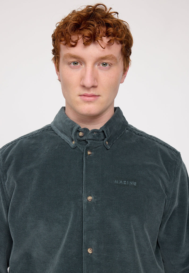 Ben ist 1,85 und trägt Größe L