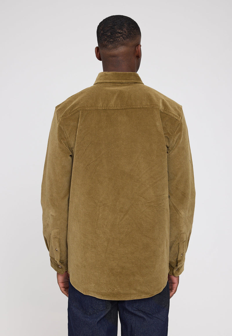 Terence ist 1,90 und trägt Größe L