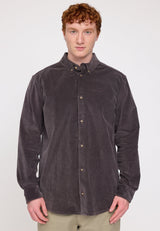 Ben ist 1,85 und trägt Größe L