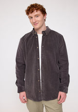 Ben ist 1,85 und trägt Größe L