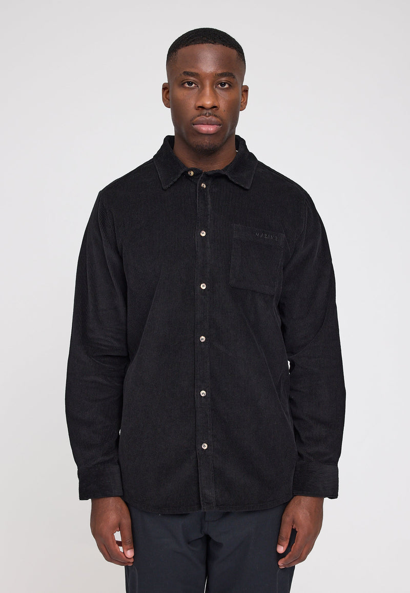 Terence ist 1,90 und trägt Größe L