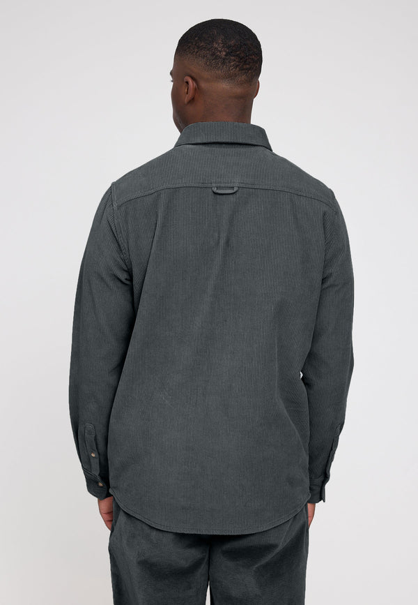 Terence ist 1,90 und trägt Größe L