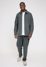 Terence ist 1,90 und trägt Größe L