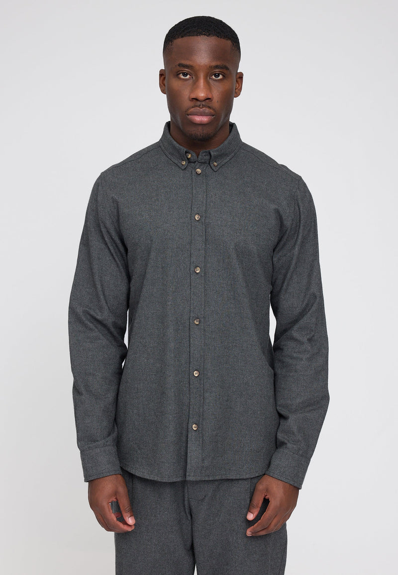 Terence ist 1,90 und trägt Größe L