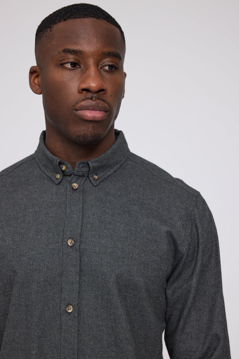 Terence ist 1,90 und trägt Größe L