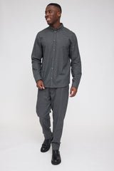 Terence ist 1,90 und trägt Größe L