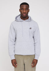 Terence ist 1,90 und trägt Größe L