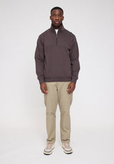 Terence ist 1,90 und trägt Größe L