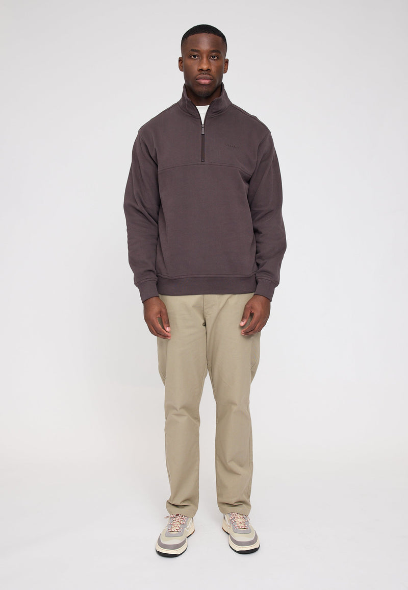 Terence ist 1,90 und trägt Größe L